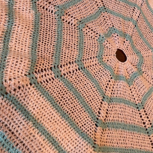 Vintage Round Table Cloth Doily - Picture 2 of 3